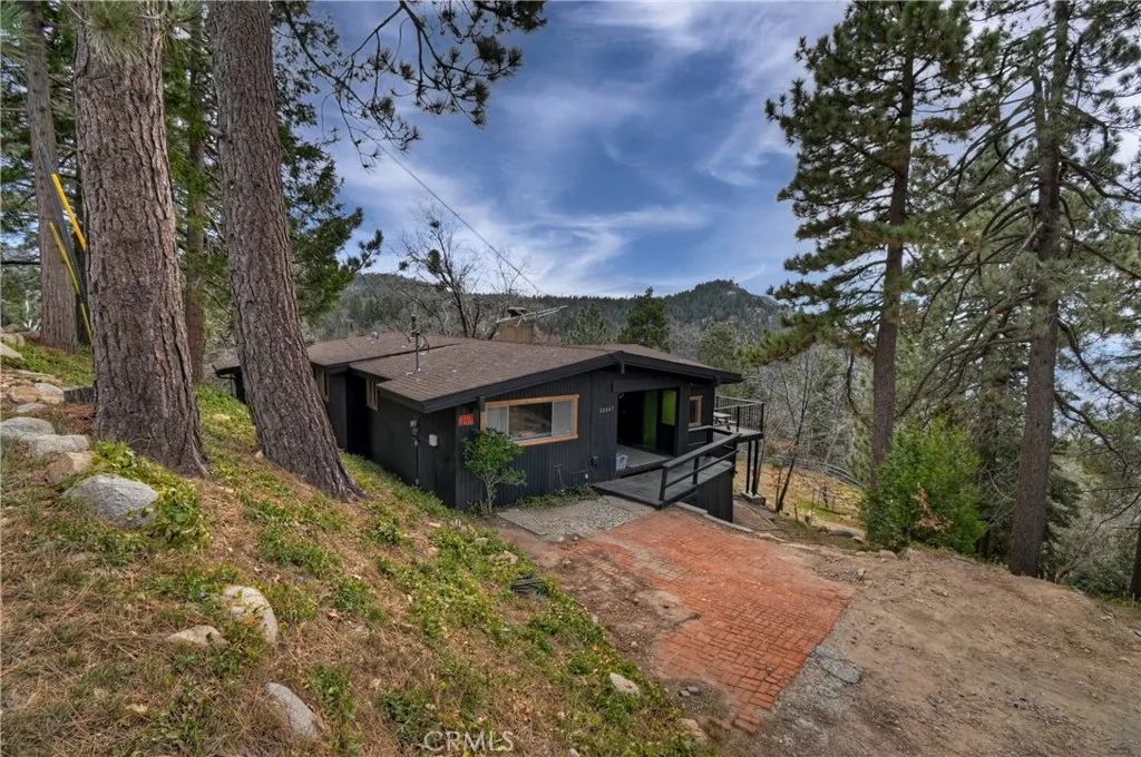 32047 Pine Cone, Running Springs, California 92382 home-pic-1