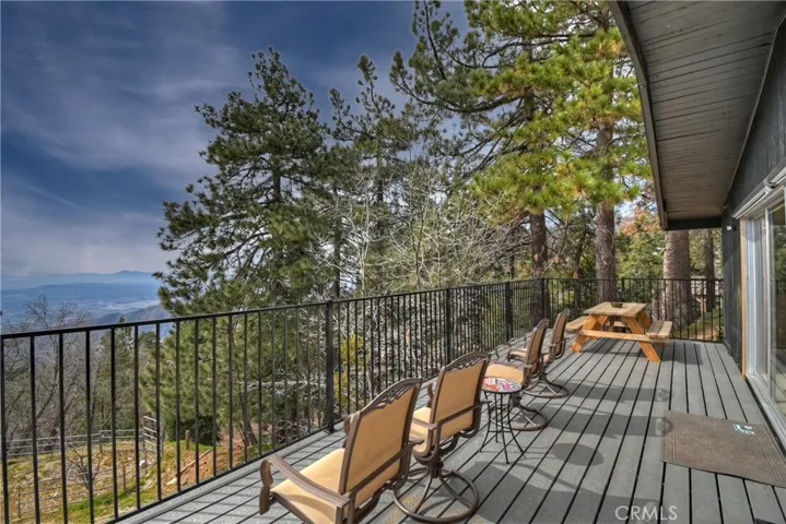 TREX Deck with wonderful views.