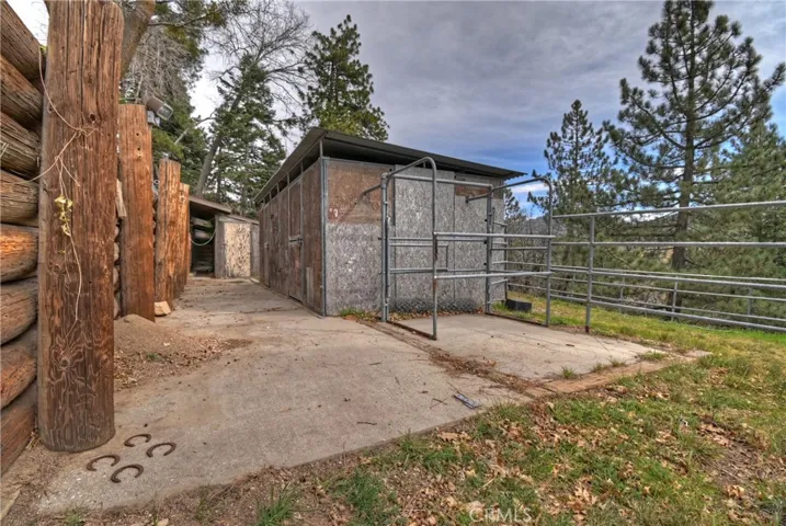 Cross tie and stables and tac room.