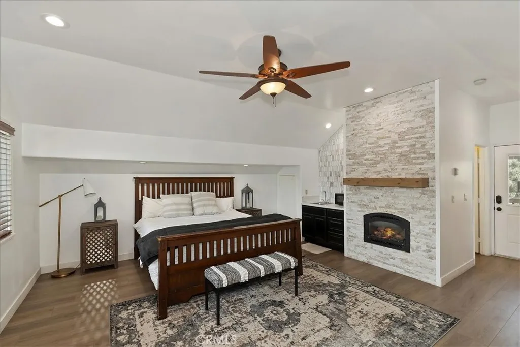 1051 Mound, Big Bear City, California 92314 home-pic-43