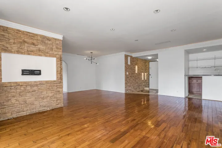 living rm facing in from patio