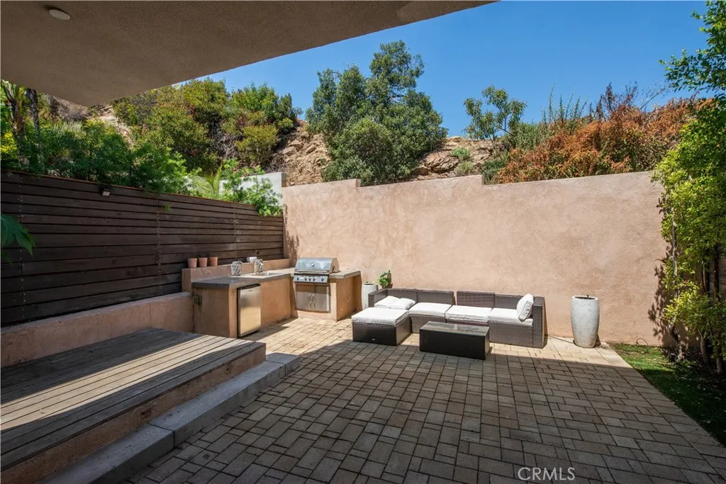 6749 W Gill, Los Angeles, California 90068 home-pic-18