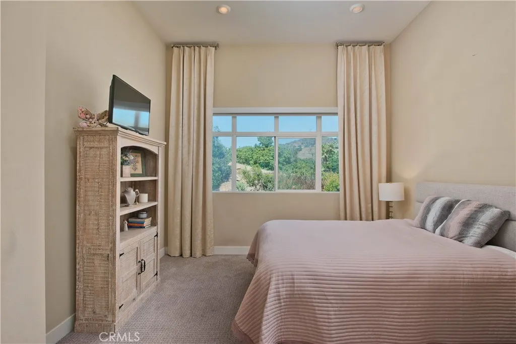 6749 W Gill, Los Angeles, California 90068 home-pic-8