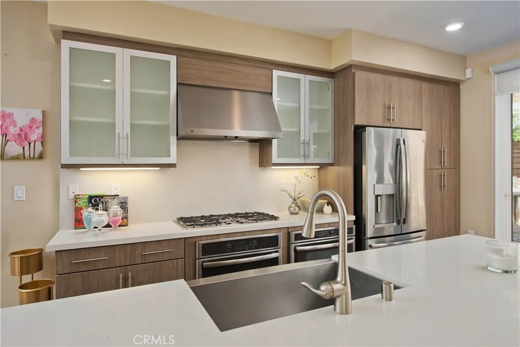 6749 W Gill, Los Angeles, California 90068 home-pic-2