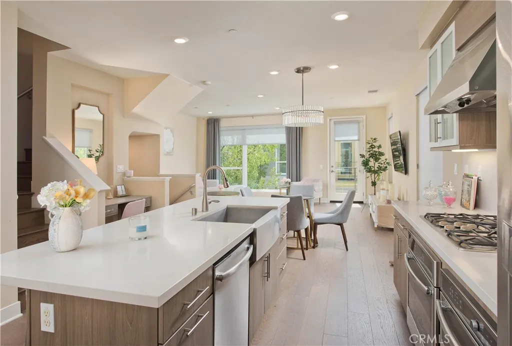 6749 W Gill, Los Angeles, California 90068 home-pic-1