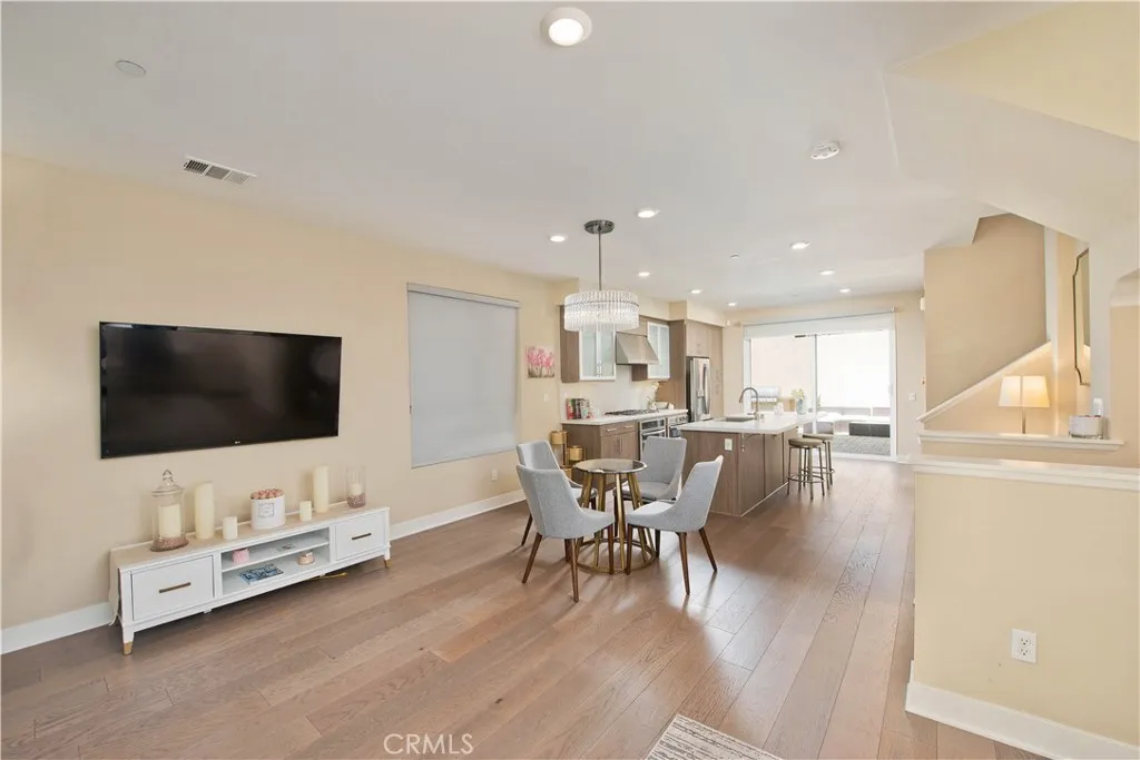 6749 W Gill, Los Angeles, California 90068 home-pic-4