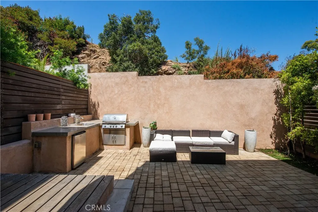 6749 W Gill, Los Angeles, California 90068 home-pic-19