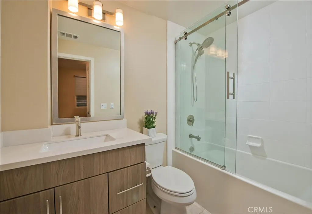 6749 W Gill, Los Angeles, California 90068 home-pic-17