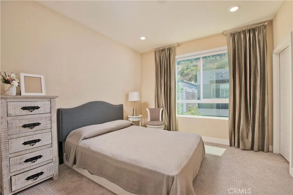 6749 W Gill, Los Angeles, California 90068 home-pic-12
