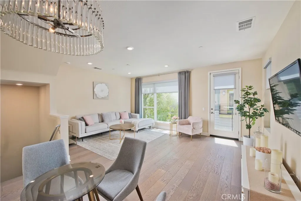 6749 W Gill, Los Angeles, California 90068 home-pic-5