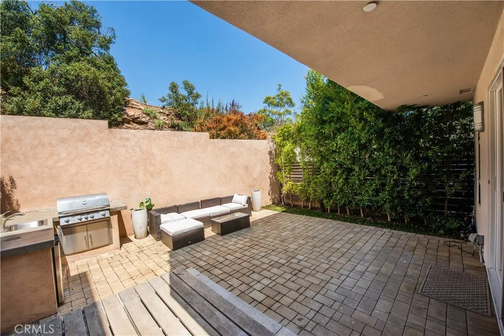 6749 W Gill, Los Angeles, California 90068 home-pic-21
