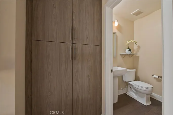 6749 W Gill, Los Angeles, California 90068