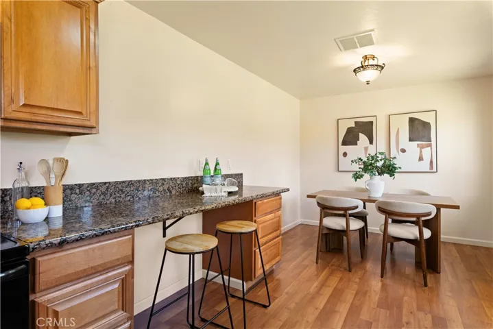 Breakfast Counter and Dining Area
