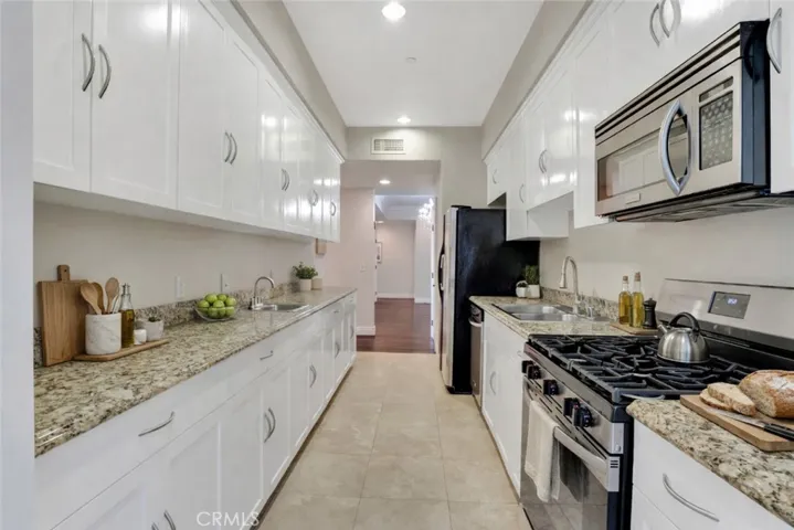 This photo has been digitally altered and virtually staged.