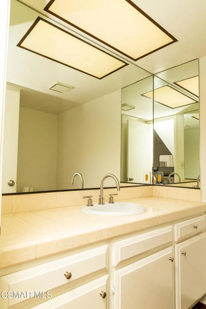 26000 Alizia Canyon Drive D, Calabasas, California 91302 home-pic-18