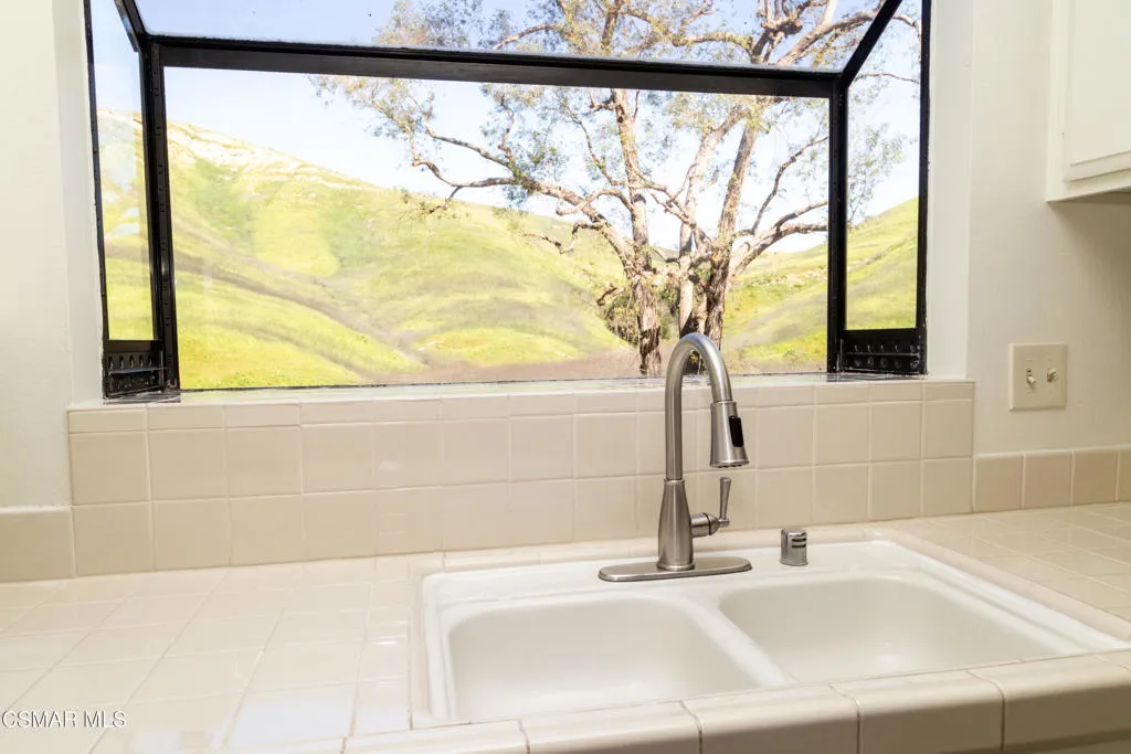 26000 Alizia Canyon Drive D, Calabasas, California 91302 home-pic-8