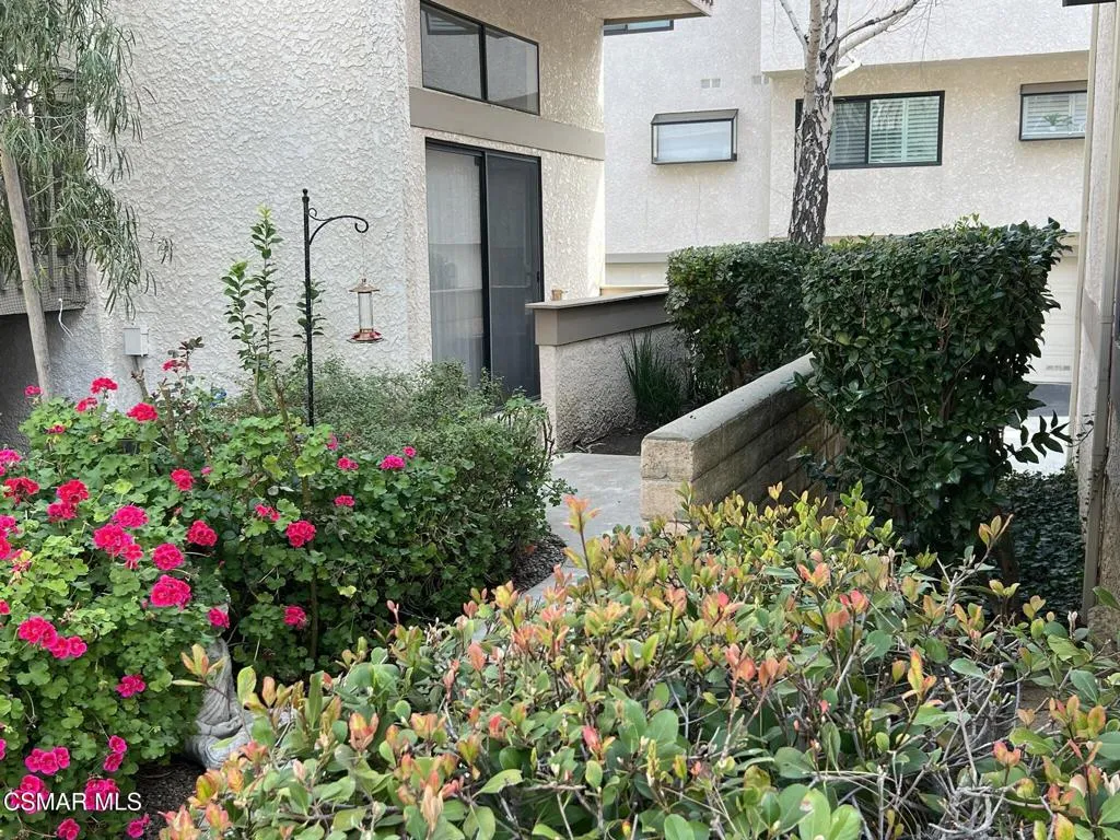 26000 Alizia Canyon Drive D, Calabasas, California 91302 home-pic-2