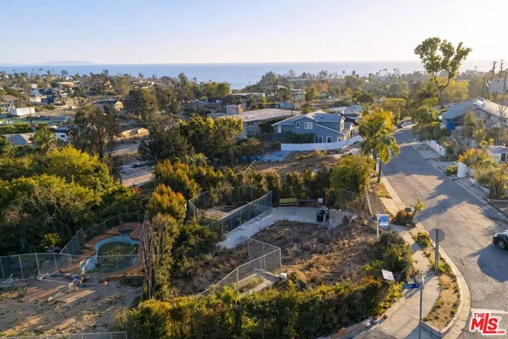 854 Las Lomas Avenue, Pacific Palisades, California 90272