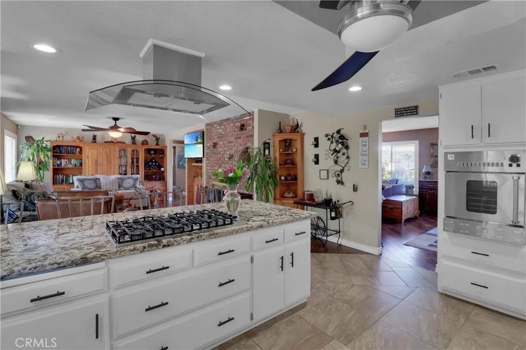 16750 Canyon View Drive, Riverside, California 92504 home-pic-16