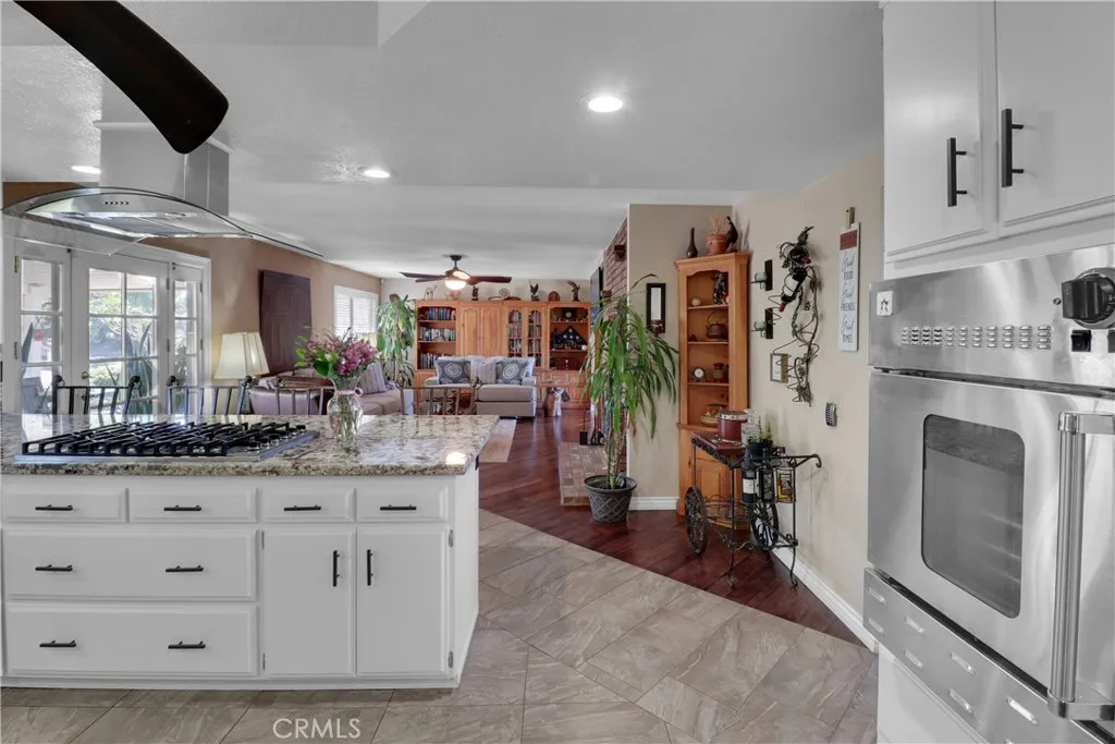 16750 Canyon View Drive, Riverside, California 92504 home-pic-15