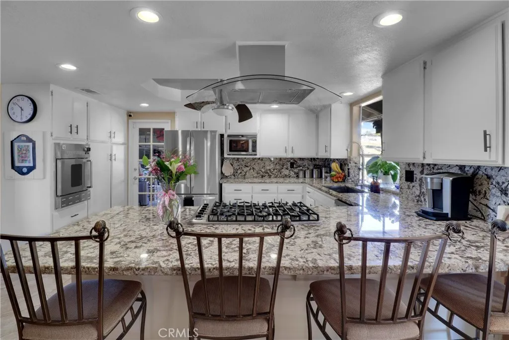 16750 Canyon View Drive, Riverside, California 92504 home-pic-5
