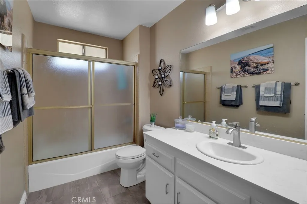 16750 Canyon View Drive, Riverside, California 92504 home-pic-18