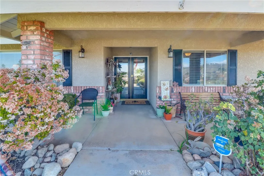 16750 Canyon View Drive, Riverside, California 92504 home-pic-9