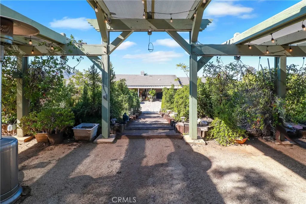 16750 Canyon View Drive, Riverside, California 92504 home-pic-38