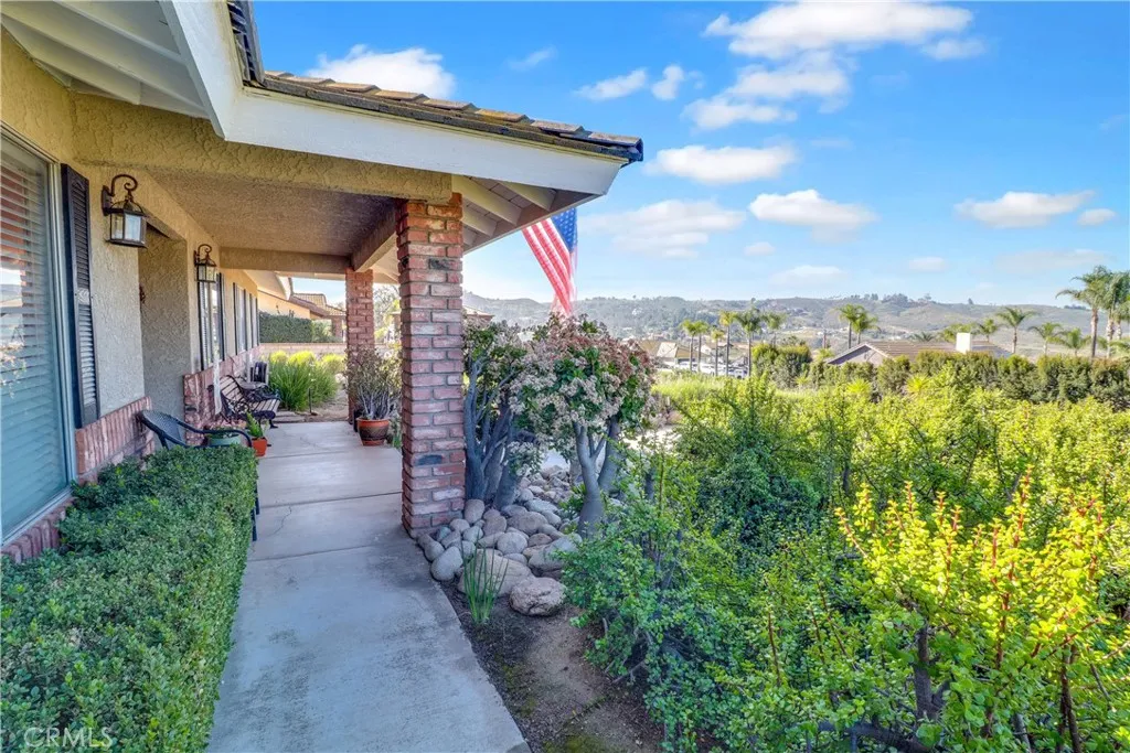 16750 Canyon View Drive, Riverside, California 92504 home-pic-26