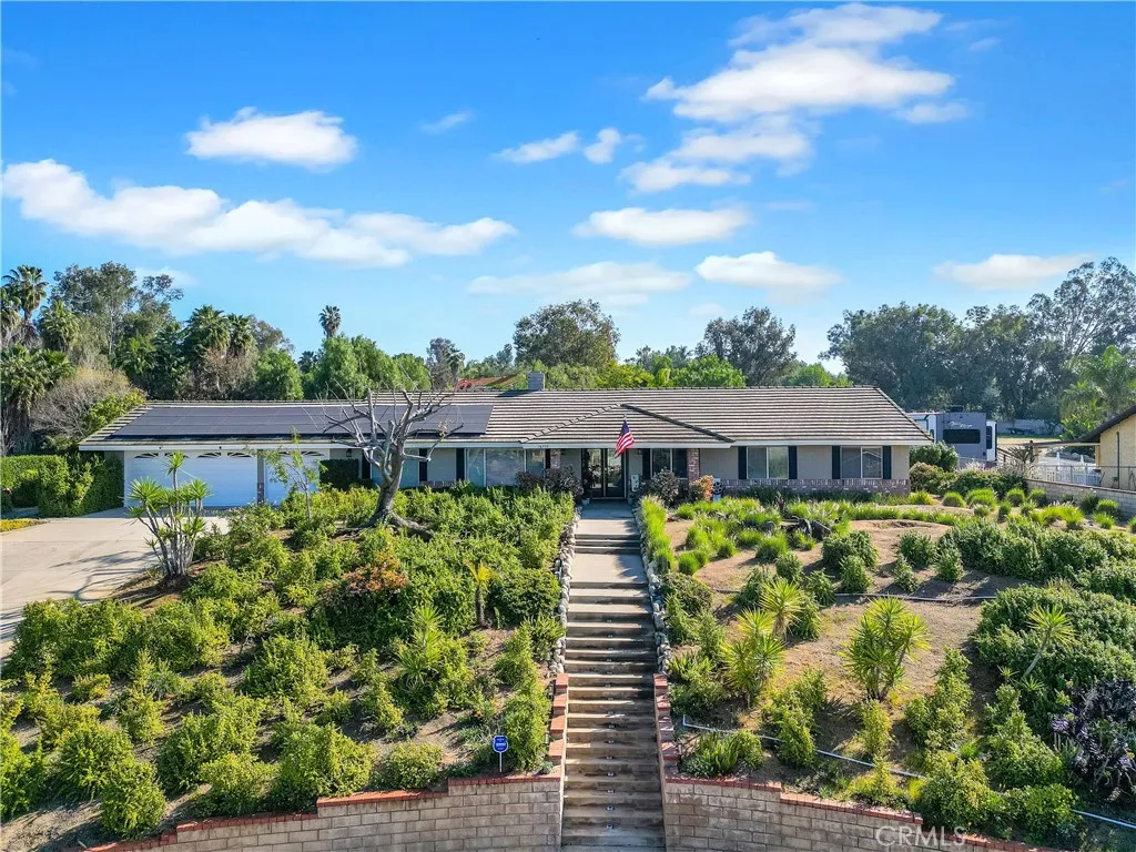 16750 Canyon View Drive, Riverside, California 92504 home-pic-2