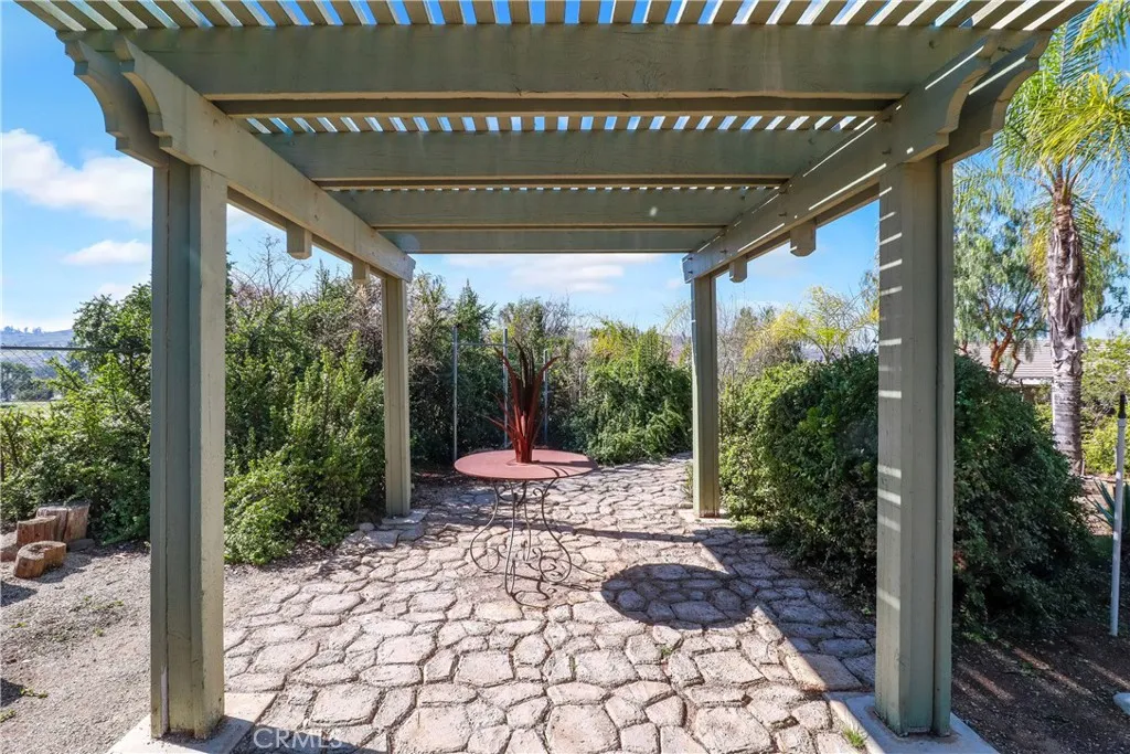 16750 Canyon View Drive, Riverside, California 92504 home-pic-40