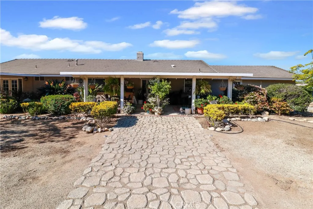 16750 Canyon View Drive, Riverside, California 92504 home-pic-36