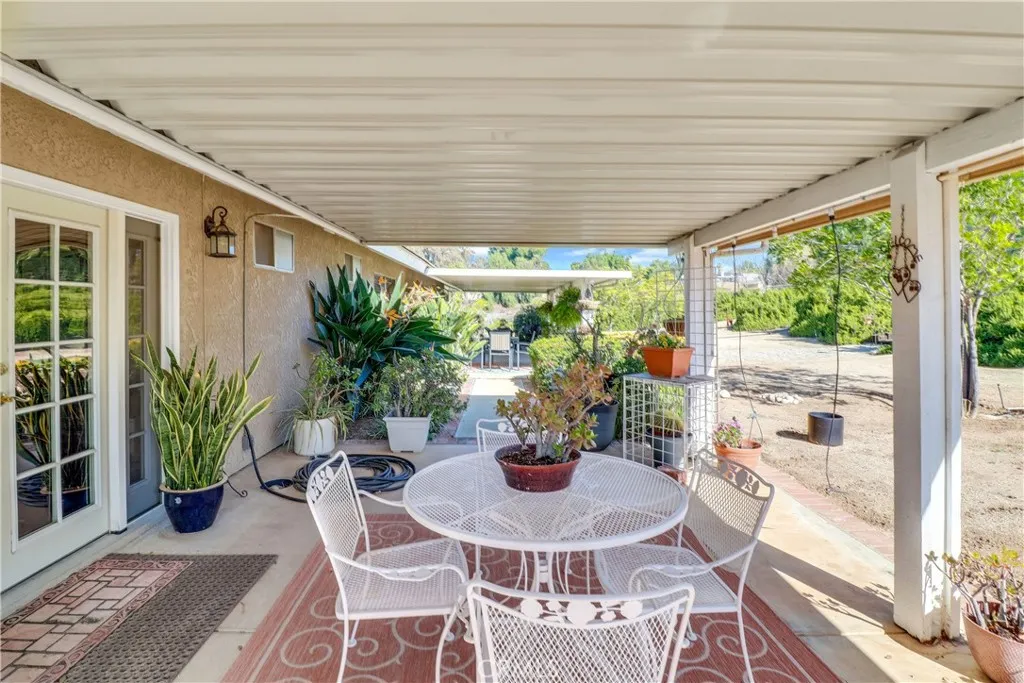 16750 Canyon View Drive, Riverside, California 92504 home-pic-33