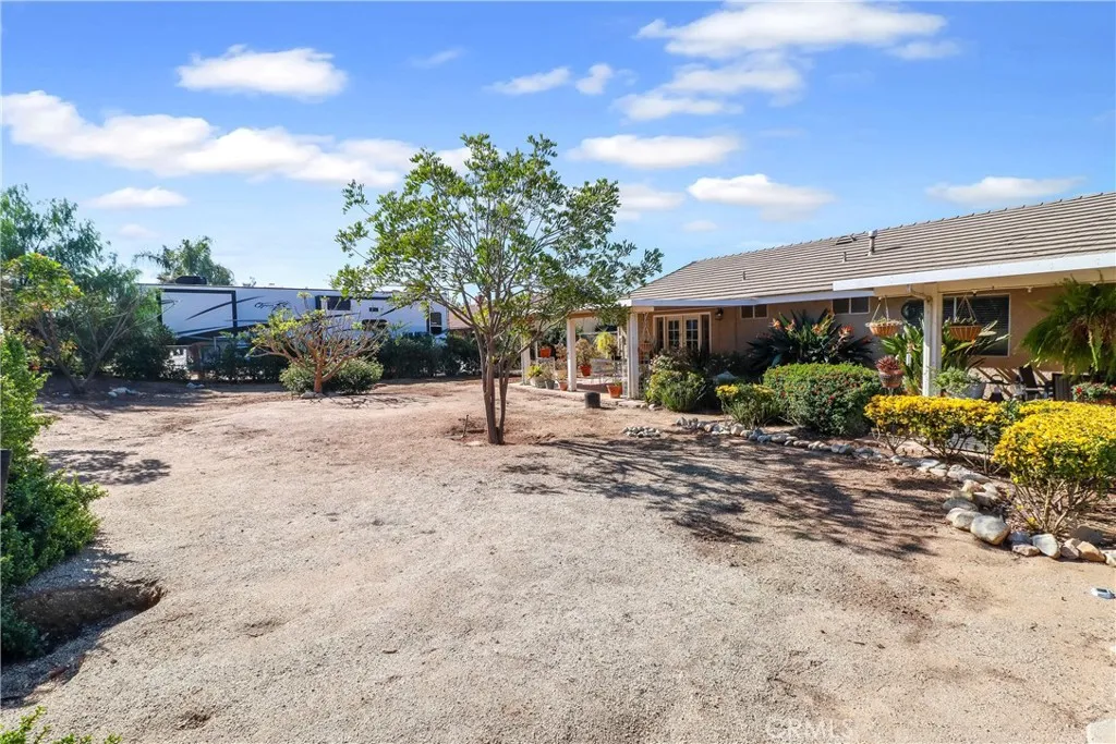 16750 Canyon View Drive, Riverside, California 92504 home-pic-35