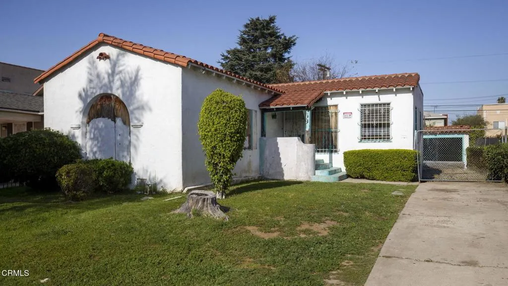 4523 W 18th Street, Los Angeles, California 90019 home-pic-1