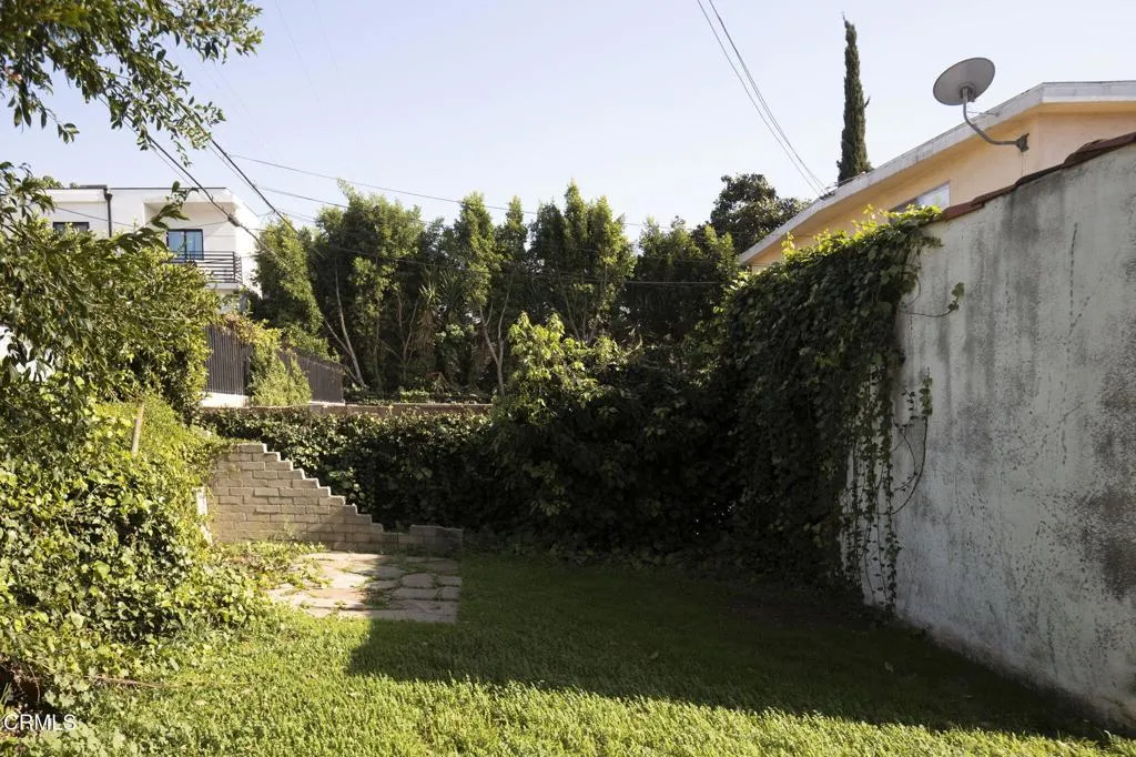 4523 W 18th Street, Los Angeles, California 90019 home-pic-17