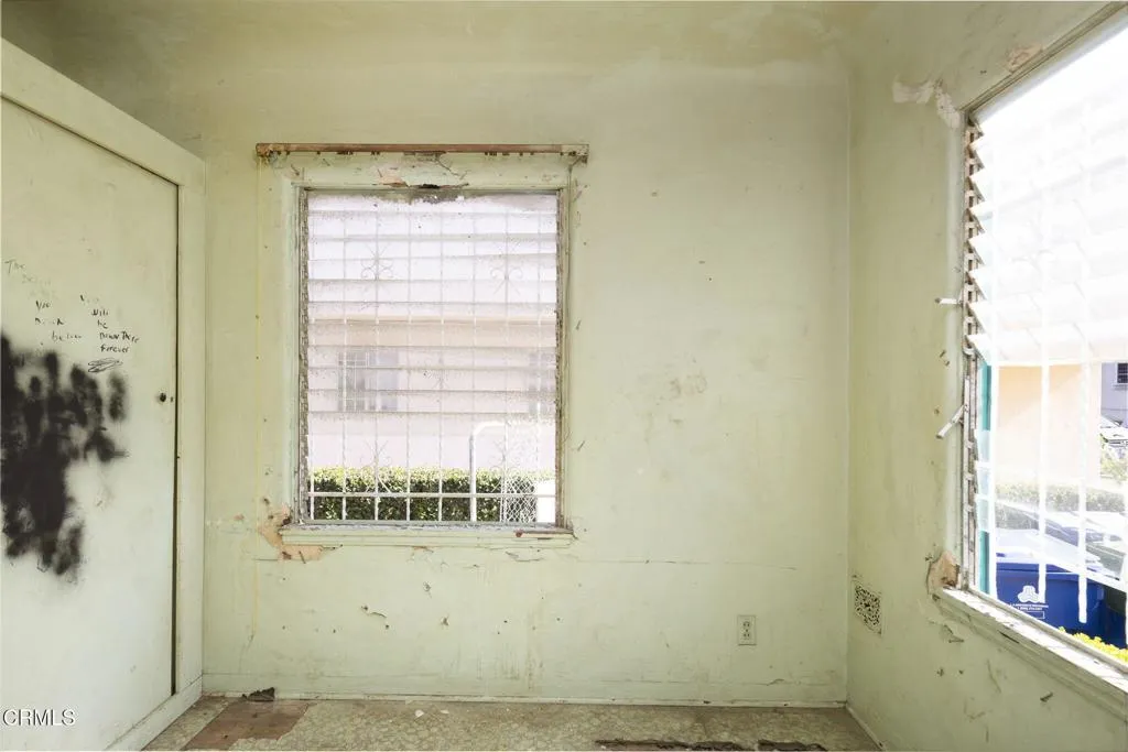 4523 W 18th Street, Los Angeles, California 90019 home-pic-14