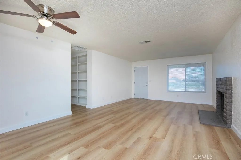 40629 178th E, Lake Los Angeles, California 93535 home-pic-7