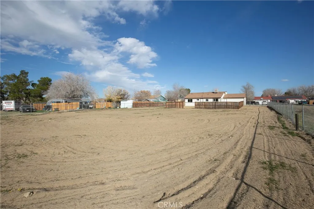 40629 178th E, Lake Los Angeles, California 93535 home-pic-6