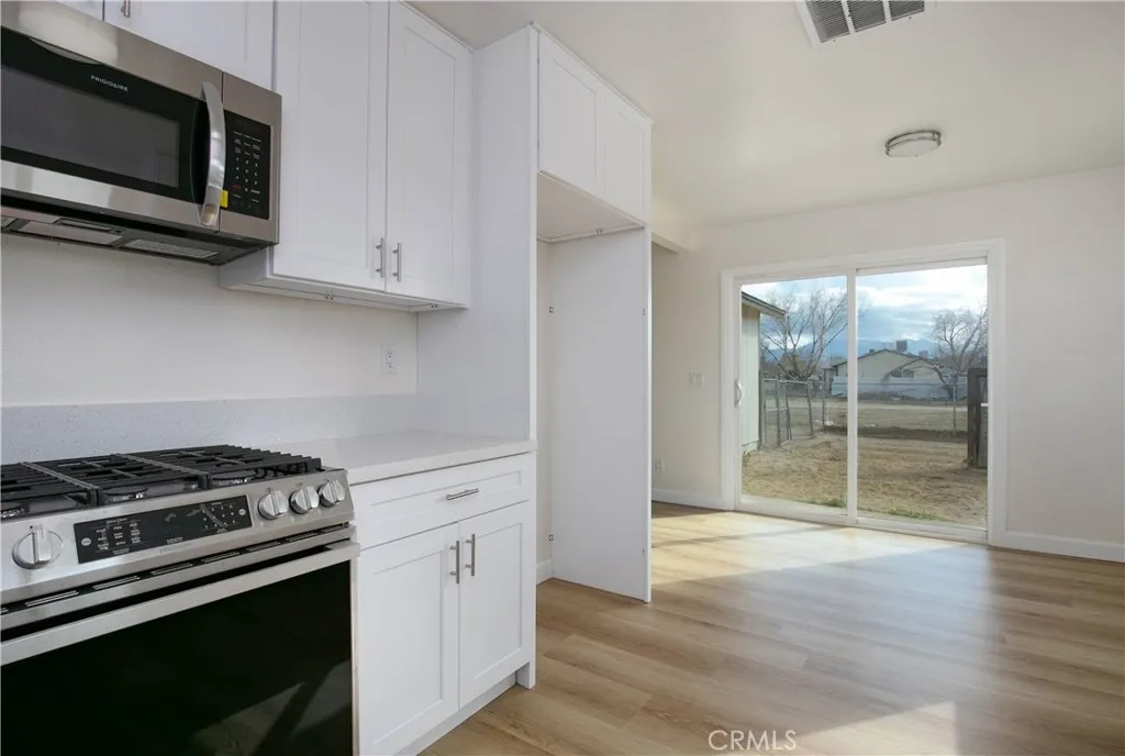 40629 178th E, Lake Los Angeles, California 93535 home-pic-10