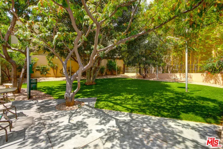 1155 N La Cienega Boulevard 1106, West Hollywood, California 90069