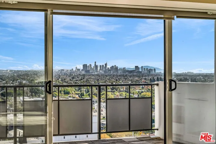 1155 N La Cienega Boulevard 1106, West Hollywood, California 90069
