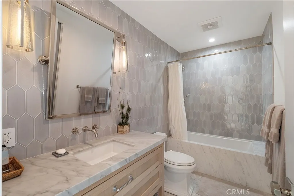 2200 The Strand B, Manhattan Beach, California 90266 home-pic-14