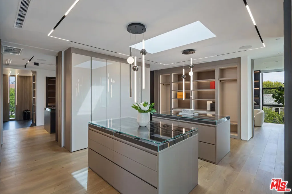 615 N Faring Road, Los Angeles, California 90077 home-pic-16