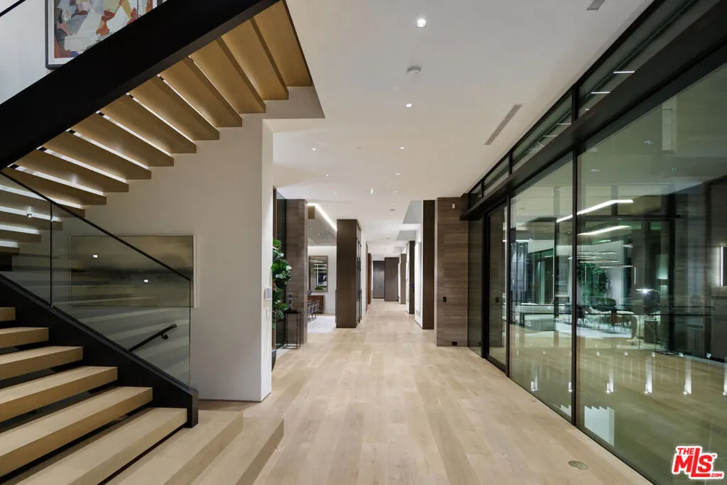 615 N Faring Road, Los Angeles, California 90077 home-pic-12