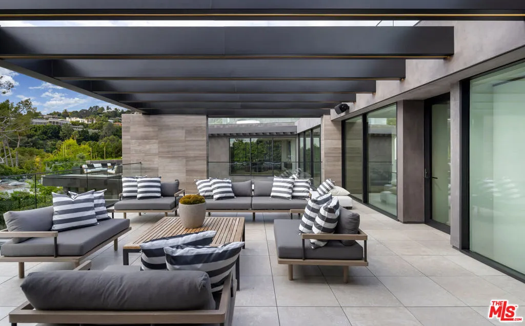 615 N Faring Road, Los Angeles, California 90077 home-pic-17