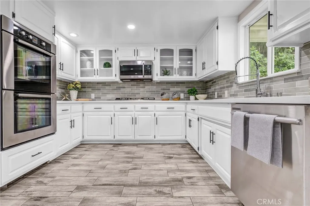 9907 Shadow Hills Drive, Los Angeles, California 91040 home-pic-16
