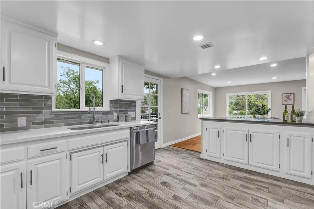 9907 Shadow Hills Drive, Los Angeles, California 91040 home-pic-17