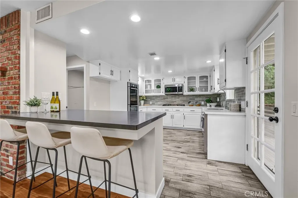 9907 Shadow Hills Drive, Los Angeles, California 91040 home-pic-14