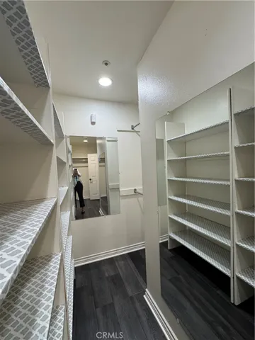 walking closet  master bedroom